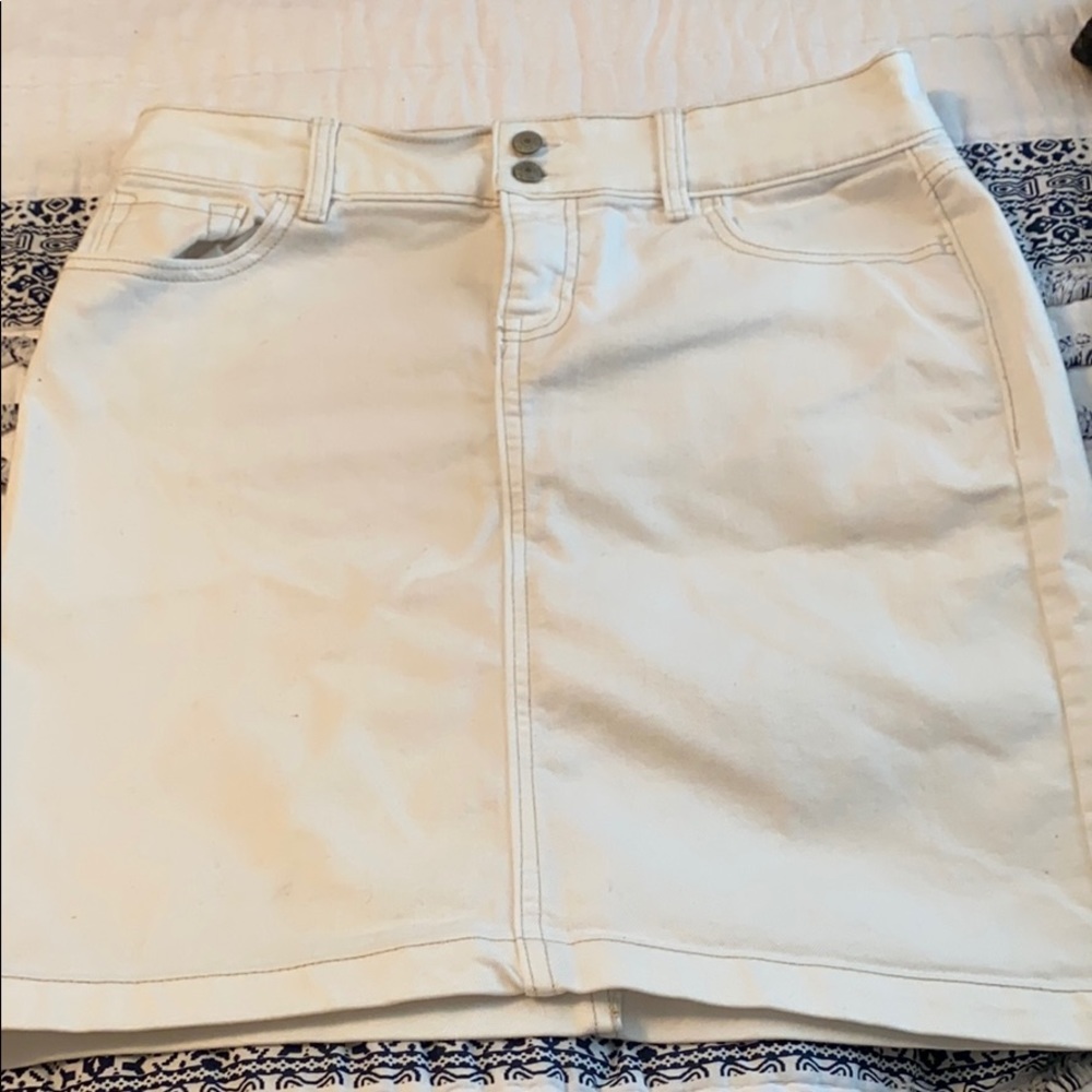 White denim skirt